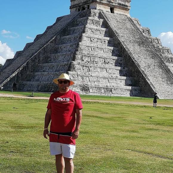 Meet your Posher, Alejandro - Picture 1 of 1